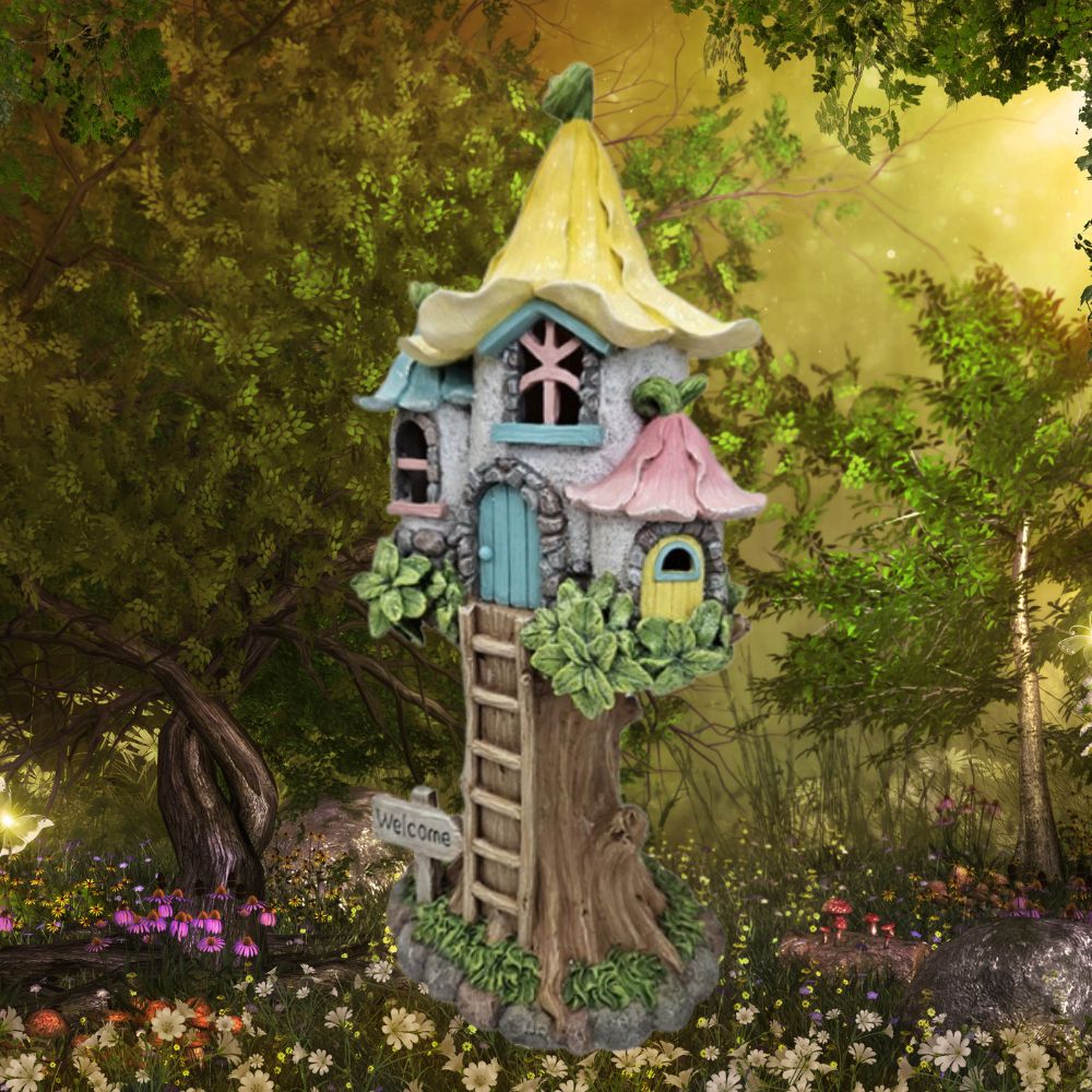 Buttercup Treehouse with Ladder