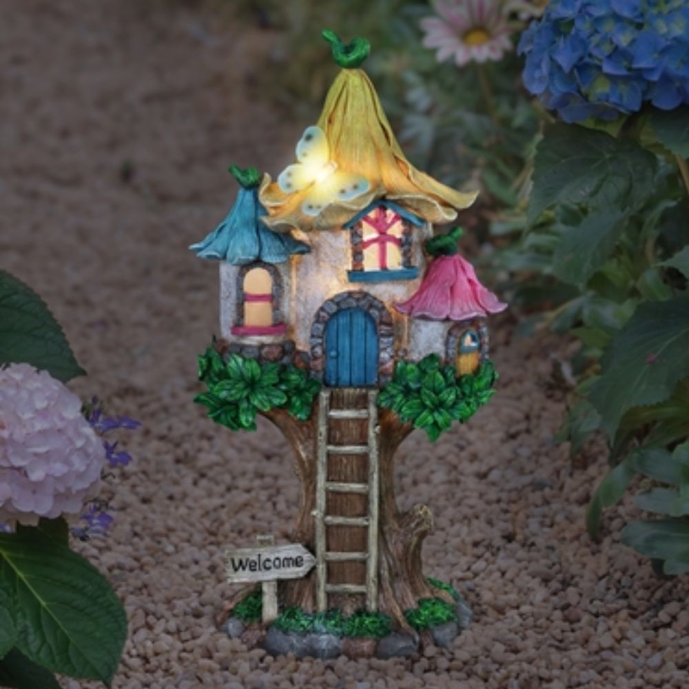 Buttercup Treehouse with Ladder