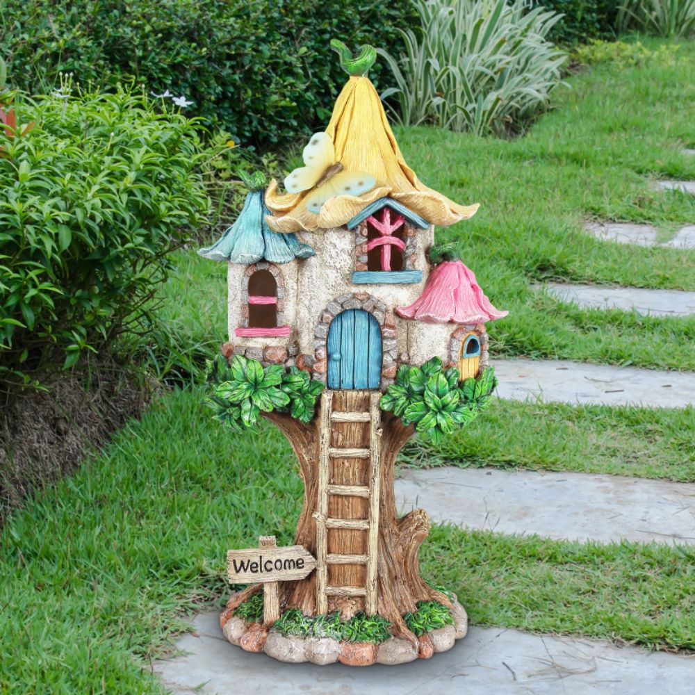 Buttercup Treehouse with Ladder