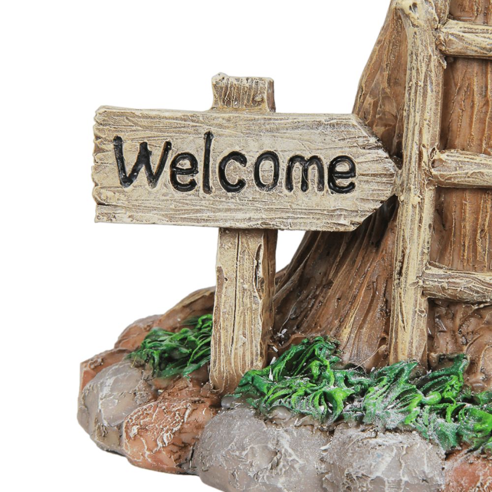 Buttercup Treehouse with Ladder