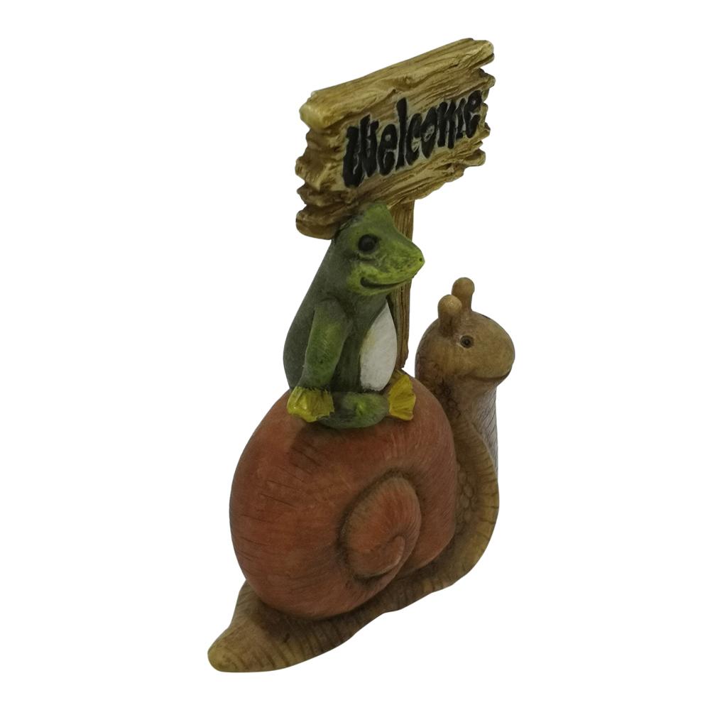 Side View of the Frog &amp; Snail Welcome Sign