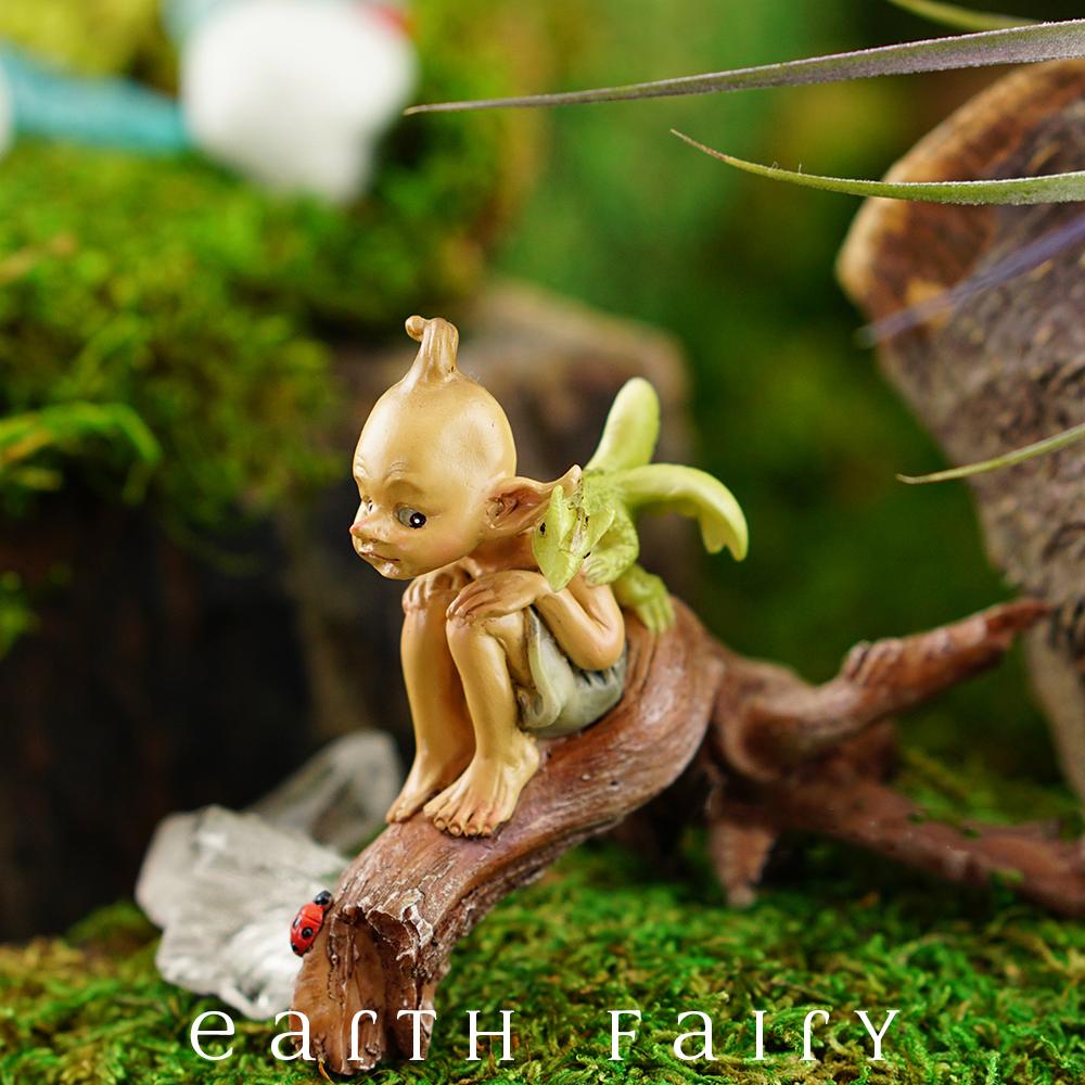 RGJGTGSW 60Pcs Mini Resin Elf Fairy Garden Accessories, Glow in The Dark  Little Briquettes Elves Miniature Figurines, Micro Landscape Gnomes  Dollhouse
